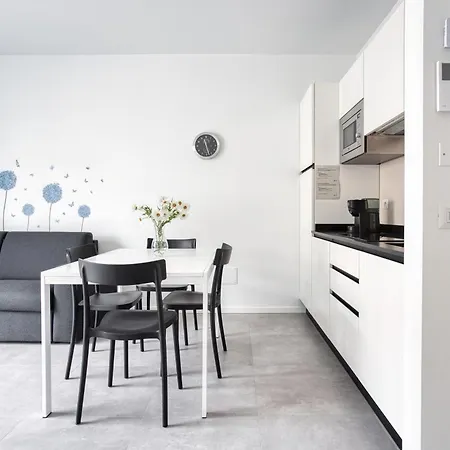 Sleek City Abode In Maciachini Milan Exterior photo