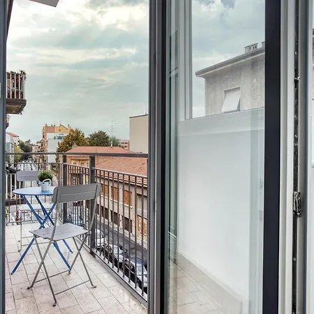 Sleek City Abode In Maciachini Milan Exterior photo